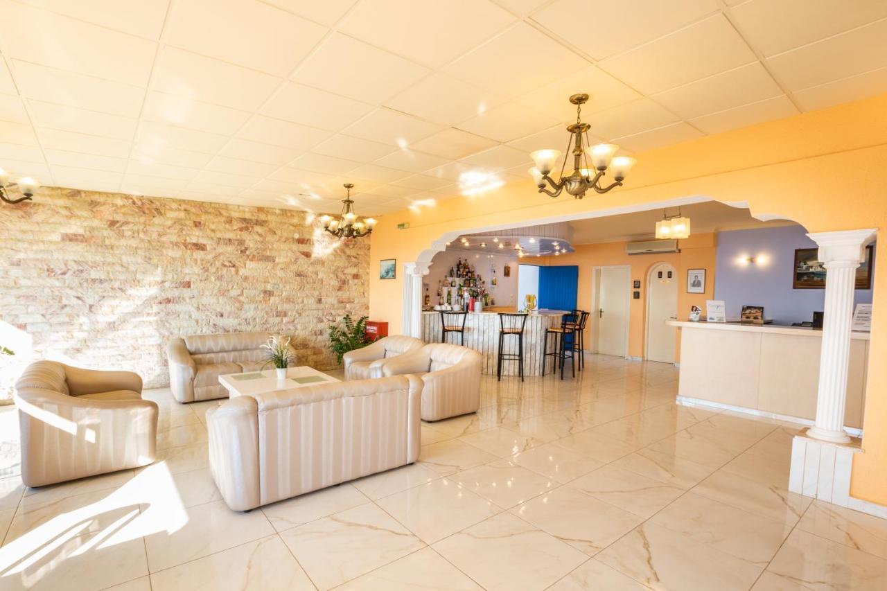 Castelia Bay Hotel Amoopi Exterior foto